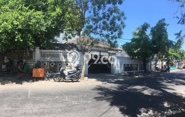 Siap Huni Rumah Mewah 5 Kamar di Sawahan Dekat ke Mana Saja Siap Huni Rumah Mewah 5 Kamar di Sawahan Dekat ke Mana Saja