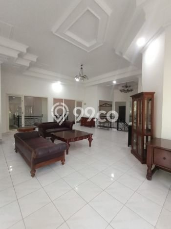 Rumah Elit Modern Tanpa Renovasi di Graha Surabaya Rumah Elit Modern Tanpa Renovasi di Graha Surabaya