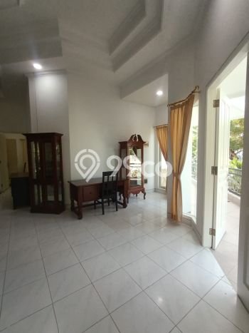 Rumah Elit Modern Tanpa Renovasi di Graha Surabaya Rumah Elit Modern Tanpa Renovasi di Graha Surabaya