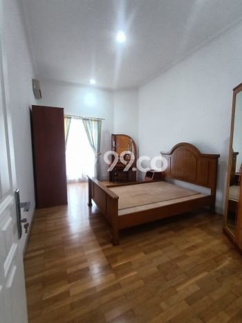 Rumah Elit Modern Tanpa Renovasi di Graha Surabaya Rumah Elit Modern Tanpa Renovasi di Graha Surabaya