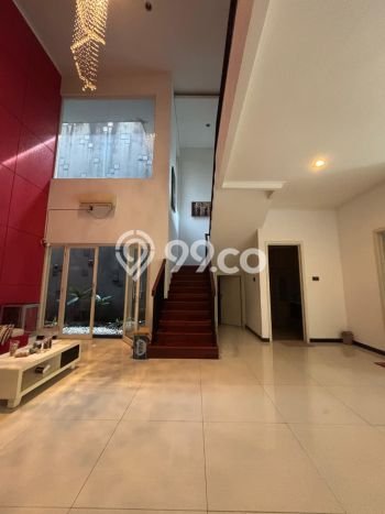 Rumah Elit Modern Tanpa Renovasi di Pakuwon Indah Surabaya Rumah Elit Modern Tanpa Renovasi di Pakuwon Indah Surabaya
