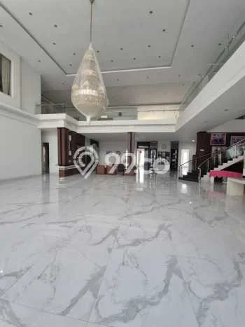 Rumah Elit LB 1750m2 Siap Pakai Desain Elegan di Citraland, Surabaya Rumah Elit LB 1750m2 Siap Pakai Desain Elegan di Citraland, Surabaya