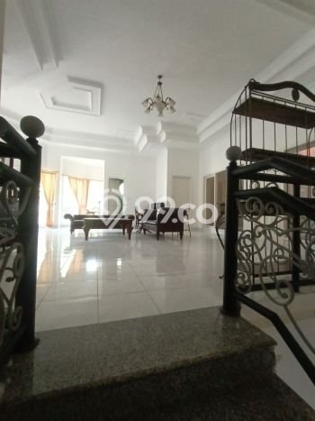 Rumah Elit Modern Tanpa Renovasi di Graha Surabaya Rumah Elit Modern Tanpa Renovasi di Graha Surabaya