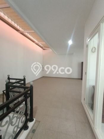 Rumah Elit Modern Tanpa Renovasi di Graha Surabaya Rumah Elit Modern Tanpa Renovasi di Graha Surabaya