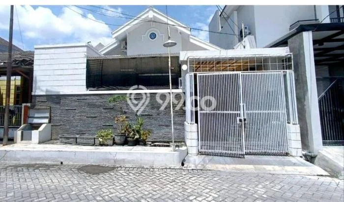 Rumah Minimalis 3 KT LT 180m2 di Gununganyar Rumah Minimalis 3 KT LT 180m2 di Gununganyar