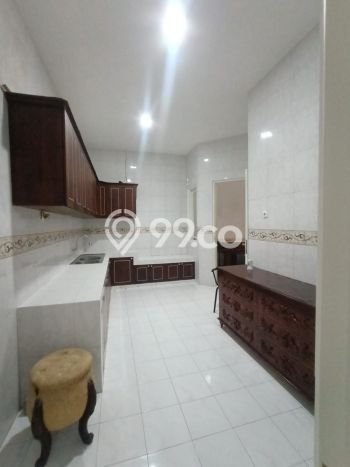 Rumah Elit Modern Tanpa Renovasi di Graha Surabaya Rumah Elit Modern Tanpa Renovasi di Graha Surabaya