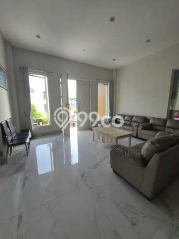 Rumah Elit LB 1750m2 Siap Pakai Desain Elegan di Citraland, Surabaya Rumah Elit LB 1750m2 Siap Pakai Desain Elegan di Citraland, Surabaya