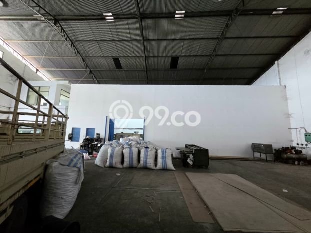Unit Gudang Paling Strategis di Ngaliyan Semarang dengan LB 460m2 Unit Gudang Paling Strategis di Ngaliyan Semarang dengan LB 460m2