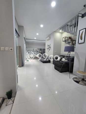 Lokasi strategis! Rumah siap pakai dikontrakkan di Candisari LB 180m2 Lokasi strategis! Rumah siap pakai dikontrakkan di Candisari LB 180m2