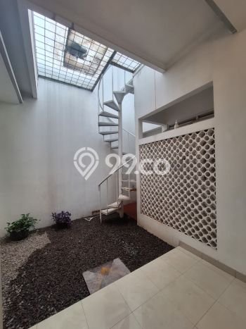 Dijual Rumah Premium dengan Fasilitas Sekitar Komplit di Cinere, Depok Dijual Rumah Premium dengan Fasilitas Sekitar Komplit di Cinere, Depok