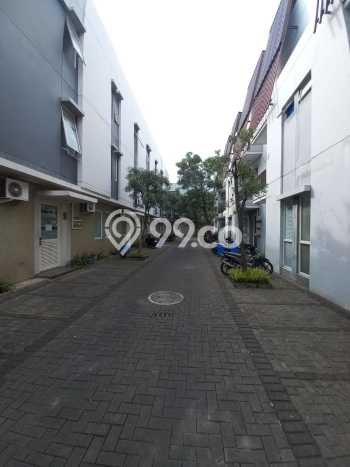 Kost Dijual di BSD dengan 6 KT dan Luas 90m2 Kost Dijual di BSD dengan 6 KT dan Luas 90m2