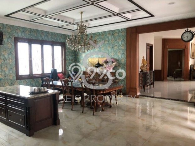 Siap Huni Hunian Elit 8 Kamar di Batununggal Dekat ke Mana Saja Siap Huni Hunian Elit 8 Kamar di Batununggal Dekat ke Mana Saja
