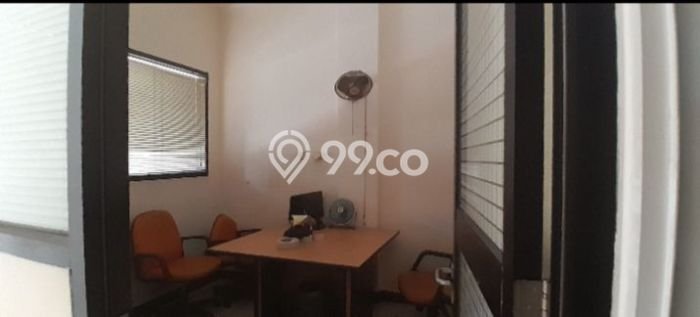 Ruko Disewa di Jakarta Selatan dengan LB 225m2 Area Komersial Ramai Ruko Disewa di Jakarta Selatan dengan LB 225m2 Area Komersial Ramai