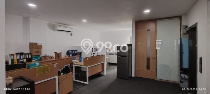 Ruko untuk Disewa di Pusat Jakarta Selatan Luas Bangunan 190m2 Ruko untuk Disewa di Pusat Jakarta Selatan Luas Bangunan 190m2