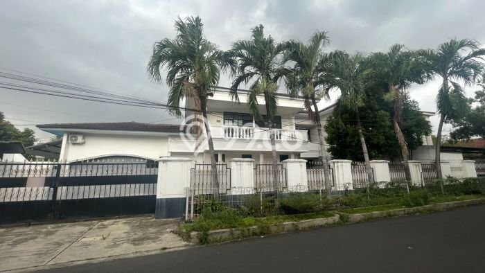 Rumah sewa siap pakai 5 KT di Cipete, Jakarta Selatan Rumah sewa siap pakai 5 KT di Cipete, Jakarta Selatan