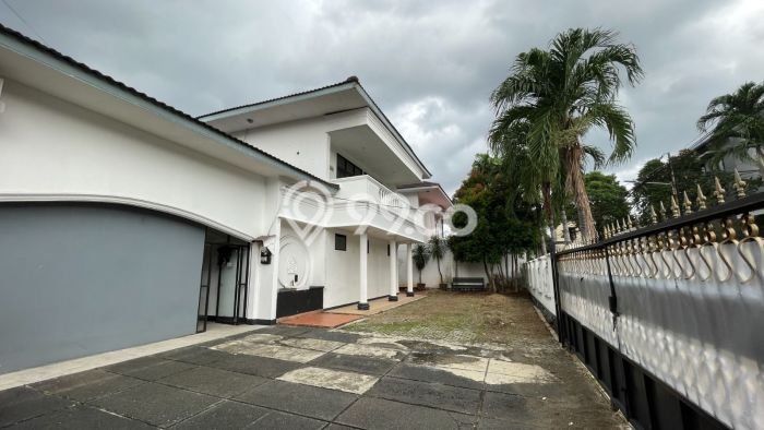 Rumah sewa siap pakai 5 KT di Cipete, Jakarta Selatan Rumah sewa siap pakai 5 KT di Cipete, Jakarta Selatan