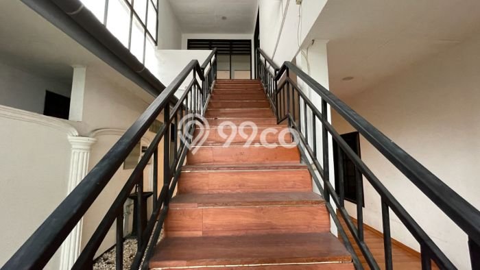 Rumah sewa siap pakai 5 KT di Cipete, Jakarta Selatan Rumah sewa siap pakai 5 KT di Cipete, Jakarta Selatan