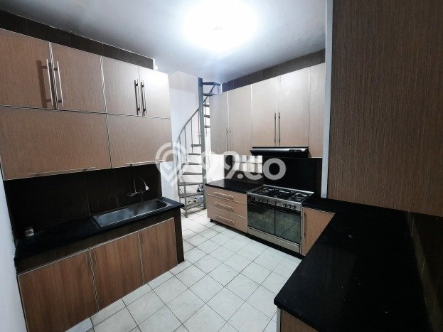 Disewakan! Rumah 3 Kamar Tidur &
2 Kamar Mandi di Pondok Indah, Jakarta Selatan Disewakan! Rumah 3 Kamar Tidur &
2 Kamar Mandi di Pondok Indah, Jakarta Selatan