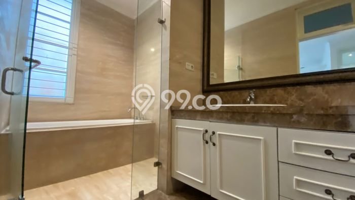 Disewakan! Rumah 5 Kamar Tidur &
4 Kamar Mandi di Pondok Indah, Jakarta Selatan Disewakan! Rumah 5 Kamar Tidur &
4 Kamar Mandi di Pondok Indah, Jakarta Selatan