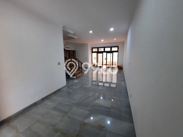 Disewakan! Rumah 3 Kamar Tidur &
2 Kamar Mandi di Pondok Indah, Jakarta Selatan Disewakan! Rumah 3 Kamar Tidur &
2 Kamar Mandi di Pondok Indah, Jakarta Selatan