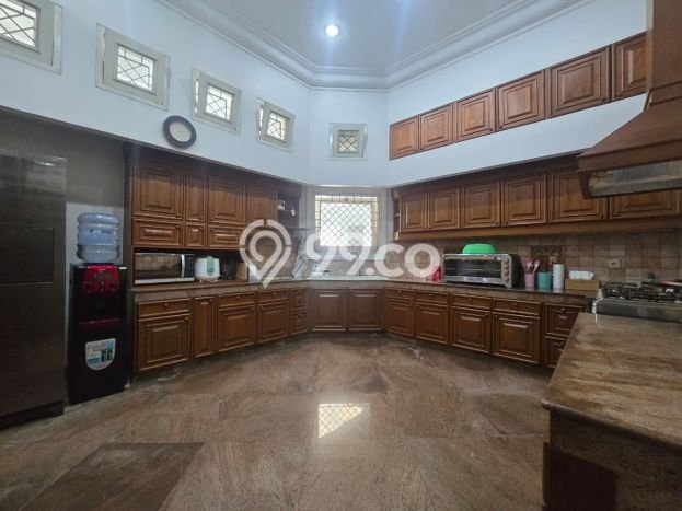 Dijual Rumah Luas Elegan Dengan View Cantik di Simprug, Jakarta Selatan Dijual Rumah Luas Elegan Dengan View Cantik di Simprug, Jakarta Selatan