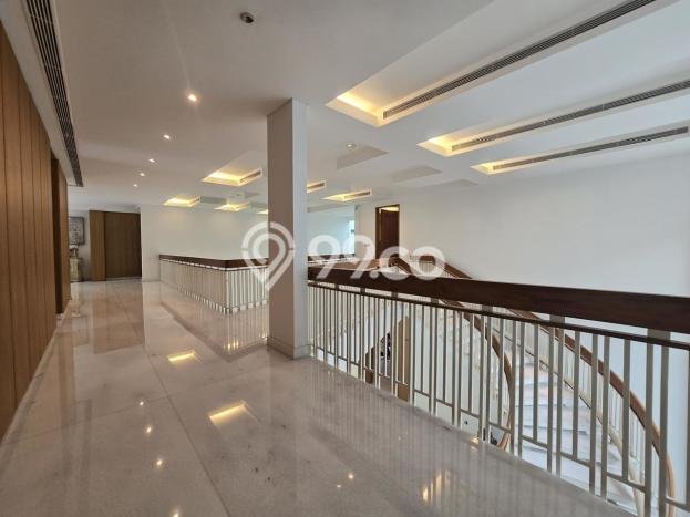 Rumah Luxury Modern Tanpa Renovasi di Simprug Jakarta Selatan Rumah Luxury Modern Tanpa Renovasi di Simprug Jakarta Selatan