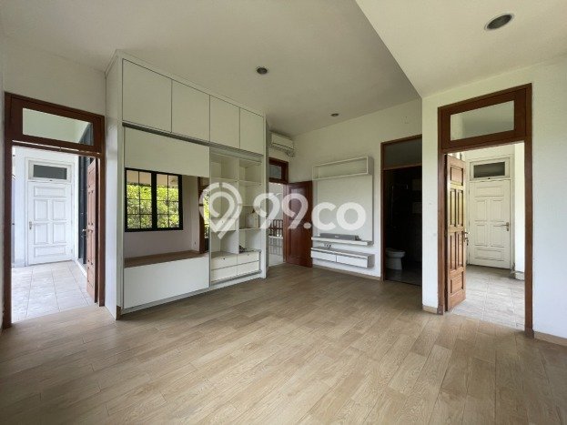 Rumah Luxury Modern Tanpa Renovasi di Pondok Indah Jakarta Selatan Rumah Luxury Modern Tanpa Renovasi di Pondok Indah Jakarta Selatan