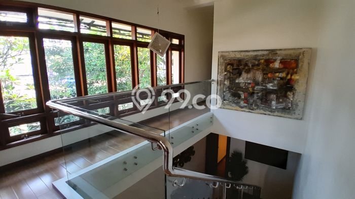 Rumah Elit Modern Tanpa Renovasi di Cireundeu Tangerang Rumah Elit Modern Tanpa Renovasi di Cireundeu Tangerang