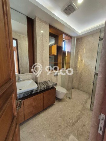 Rumah Elit Modern Tanpa Renovasi di Pondok Indah Jakarta Selatan Rumah Elit Modern Tanpa Renovasi di Pondok Indah Jakarta Selatan