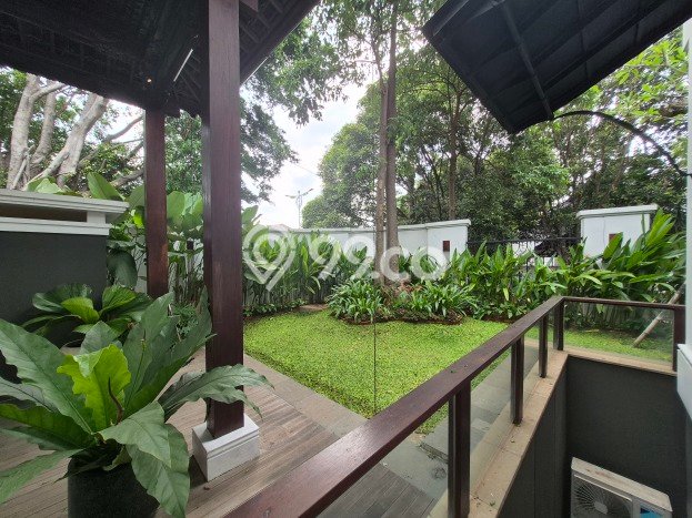 Rumah Elit Modern Tanpa Renovasi di Pondok Indah Jakarta Selatan Rumah Elit Modern Tanpa Renovasi di Pondok Indah Jakarta Selatan