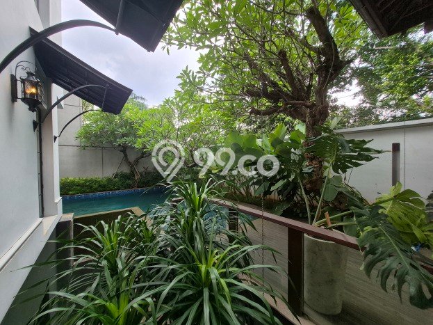 Rumah Elit Modern Tanpa Renovasi di Pondok Indah Jakarta Selatan Rumah Elit Modern Tanpa Renovasi di Pondok Indah Jakarta Selatan