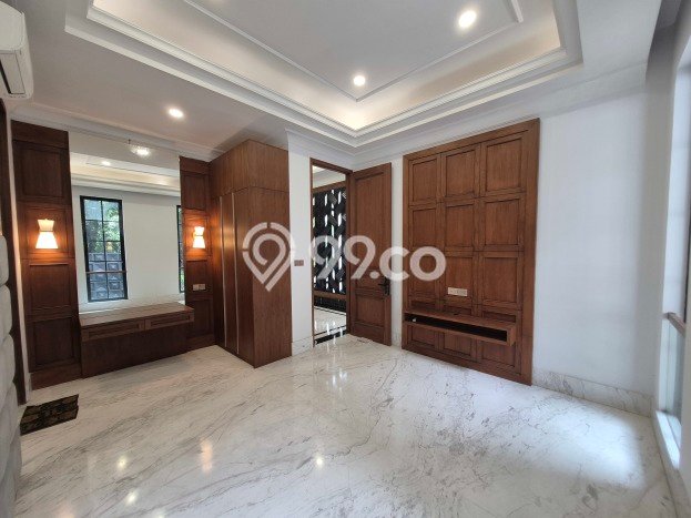 Rumah Elit Modern Tanpa Renovasi di Pondok Indah Jakarta Selatan Rumah Elit Modern Tanpa Renovasi di Pondok Indah Jakarta Selatan