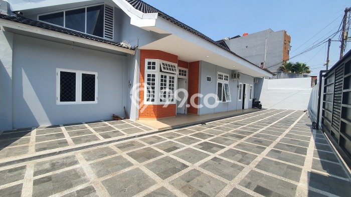 Rumah Mewah LB 400m2 Siap Huni Desain Elegan di Cipete, Jakarta Selatan Rumah Mewah LB 400m2 Siap Huni Desain Elegan di Cipete, Jakarta Selatan