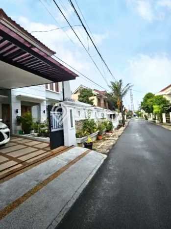 Hunian Mewah Dijual LT 300m2 di Duren Sawit, Jakarta Timur Hunian Mewah Dijual LT 300m2 di Duren Sawit, Jakarta Timur
