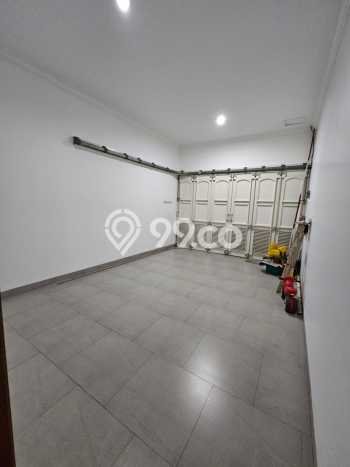 Hunian Mewah Dijual LT 300m2 di Duren Sawit, Jakarta Timur Hunian Mewah Dijual LT 300m2 di Duren Sawit, Jakarta Timur