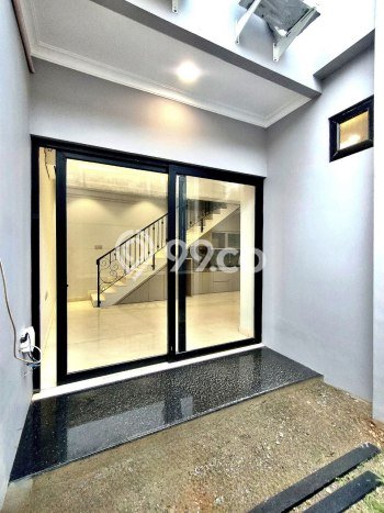 Hunian Elit LB 227m2 Siap Pakai Desain Elegan di Mampang, Jakarta Selatan Hunian Elit LB 227m2 Siap Pakai Desain Elegan di Mampang, Jakarta Selatan