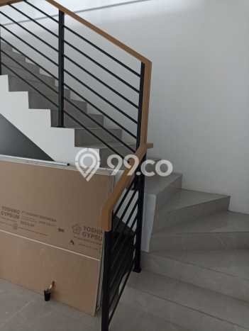 Rumah Luas Asri 3 KT Siap Pakai di Pondok Bambu Jakarta Timur Rumah Luas Asri 3 KT Siap Pakai di Pondok Bambu Jakarta Timur