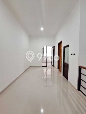 Rumah Elit Modern Siap Huni di Pondok Kelapa Jakarta Timur Rumah Elit Modern Siap Huni di Pondok Kelapa Jakarta Timur