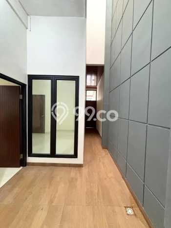 Ready to Use! Luxury House LT 160m2 Desain Modern di Pondok Kelapa Ready to Use! Luxury House LT 160m2 Desain Modern di Pondok Kelapa
