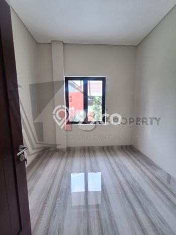 Hunian Elit LB 159m2 Siap Huni Desain Elegan di Pondok Kelapa, Jakarta Timur Hunian Elit LB 159m2 Siap Huni Desain Elegan di Pondok Kelapa, Jakarta Timur