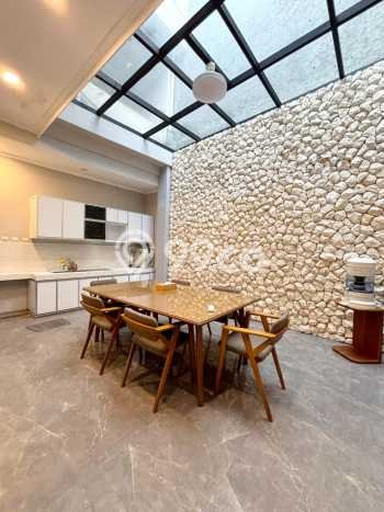 Rumah Elit Modern Tanpa Renovasi di Rawamangun Jakarta Timur Rumah Elit Modern Tanpa Renovasi di Rawamangun Jakarta Timur