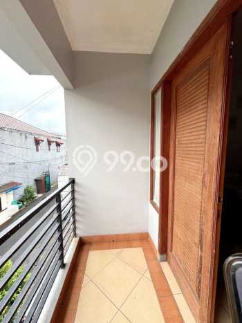Rumah Elit Modern Tanpa Renovasi di Condet Jakarta Timur Rumah Elit Modern Tanpa Renovasi di Condet Jakarta Timur