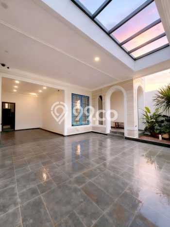 Rumah Elit LB 350m2 Siap Pakai Desain Elegan di Pondok Kelapa, Jakarta Timur Rumah Elit LB 350m2 Siap Pakai Desain Elegan di Pondok Kelapa, Jakarta Timur