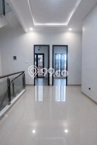 Dijual Rumah Mewah Elegan Dengan View Eksklusif di Rawamangun, Jakarta Timur Dijual Rumah Mewah Elegan Dengan View Eksklusif di Rawamangun, Jakarta Timur