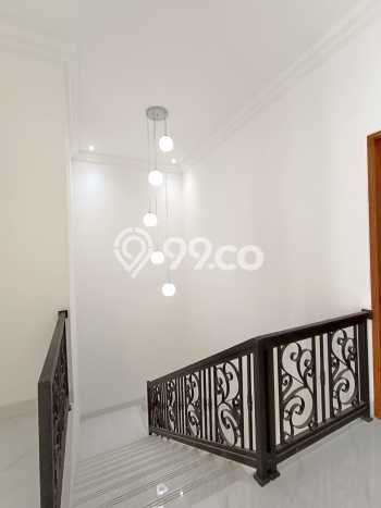 Rumah Elit Modern Siap Huni di Pondok Bambu Jakarta Timur Rumah Elit Modern Siap Huni di Pondok Bambu Jakarta Timur