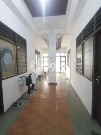 Rumah Kost untuk Dijual di Jatinegara dengan 27 KT, 28 KM, Luas 500m2 Rumah Kost untuk Dijual di Jatinegara dengan 27 KT, 28 KM, Luas 500m2