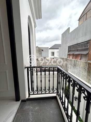 Rumah Elit LB 350m2 Siap Pakai Desain Elegan di Pondok Kelapa, Jakarta Timur Rumah Elit LB 350m2 Siap Pakai Desain Elegan di Pondok Kelapa, Jakarta Timur