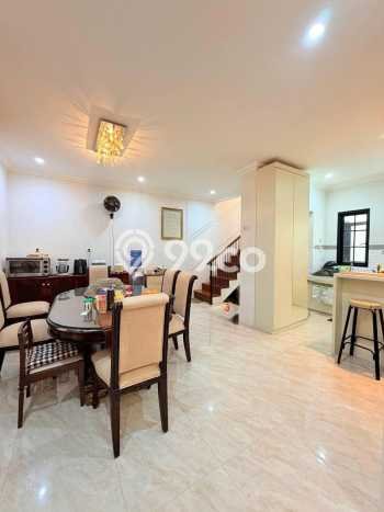 Jual Rumah Luas Megah Dengan View Eksklusif di Pejaten, Jakarta Selatan Jual Rumah Luas Megah Dengan View Eksklusif di Pejaten, Jakarta Selatan