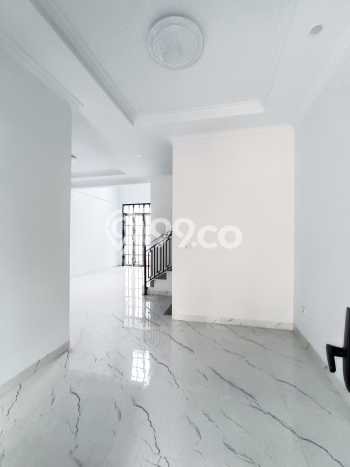 Dijual Rumah Luas Megah Dengan View Eksklusif di Pondok Kelapa, Jakarta Timur Dijual Rumah Luas Megah Dengan View Eksklusif di Pondok Kelapa, Jakarta Timur