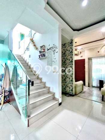 Rumah Elit Modern Tanpa Renovasi di Pondok Kelapa Jakarta Timur Rumah Elit Modern Tanpa Renovasi di Pondok Kelapa Jakarta Timur